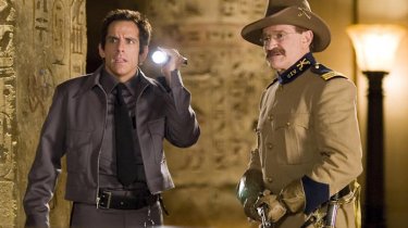 Notte al museo - Il segreto del faraone: una scena con Ben Stiller e Robin Williams