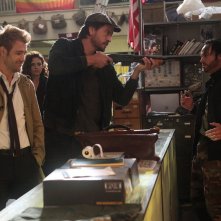 Constantine: Matt Ryan, Angélica Celaya e Charles Halford in Quid pro Quo