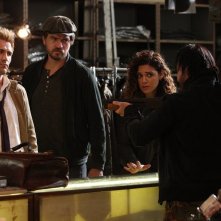Constantine: Matt Ryan, Charles Halford e Angélica Celaya in una scena dell'episodio Quid pro Quo