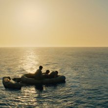 Unbroken: i tre naufraghi americani in una scena del film