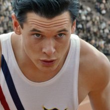Unbroken: Jack O'Connell ai nastri di partenza nei panni dell'atleta Louis Zamperini in una scena del film
