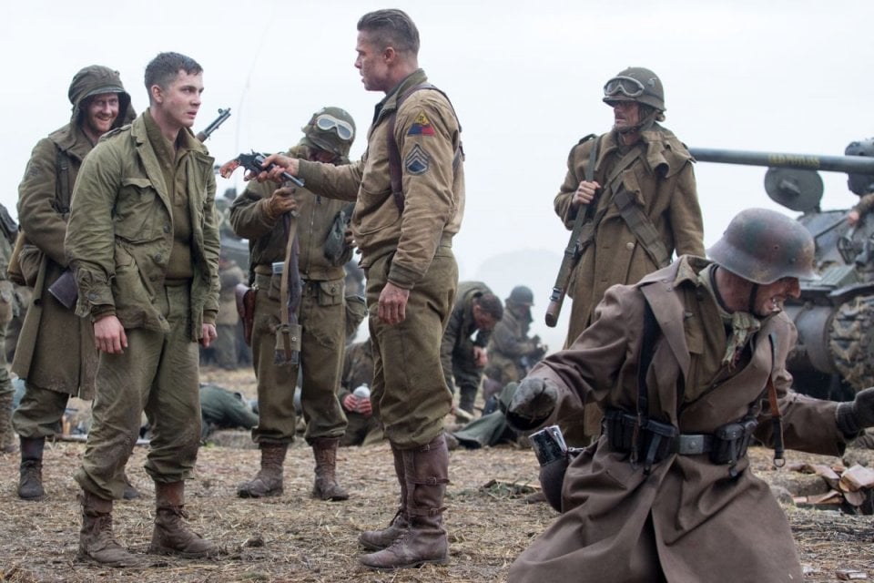 Fury: Brad Pitt in una scena del film insieme al giovane Logan Lerman