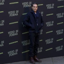Vizio di forma: Joaquin Phoenix al photocall romano
