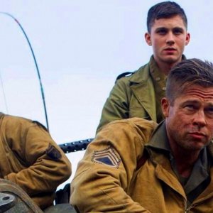 Fury: Brad Pitt con Shia LaBouef e Logan Lerman in un momento del film