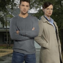 Secrets & Lies: Ryan Phillippe e Juliette Lewis in una foto promozionale della serie