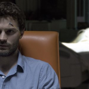 The 9th Life Of Louis Drax: Jamie Dornan con gli elettrodi in testa