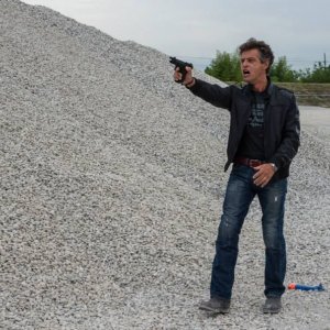 Leoni: Stefano Pesce nel ruolo di Alessio in una scena