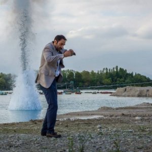 Leoni: Neri Marcorè in una scena tratta dal film