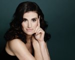 Idina Menzel protagonista della comedy Happy Time