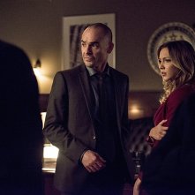 Arrow: Paul Blackthorne e Katie Cassidy in Midnight City