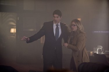 Arrow: Brandon Routh ed Emily Bett Rickards in Midnight City