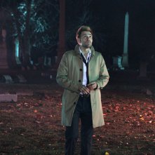 Constantine: Matt Ryan interpreta John Constantine nell'episodio A Whole World Out There 