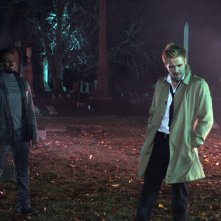 Constantine: Harold Perrineau e Matt Ryan in A Whole World Out There 