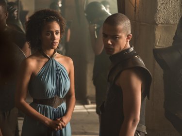 Il trono di spade: Nathalie Emmanuel e Jacob Anderson in una scena dei nuovi episodi