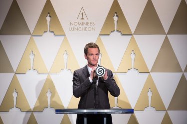 Oscar 2015 - Neil Patrick Harris al 'nominee luncheon' ipnotizza tutti al Nominee Luncheon