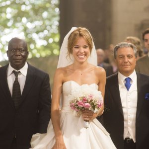 Non sposate le mie figlie!: Christian Clavier con Elodie Fontan e Pascal N'Zonzi in una scena del film