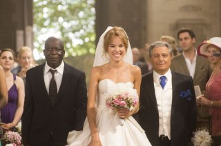 Non sposate le mie figlie!: Christian Clavier con Elodie Fontan e Pascal N'Zonzi in una scena del film