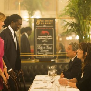 Non sposate le mie figlie!: Christian Clavier con Chantal Lauby, Elodie Fontan e Noom Diawara in una scena del film