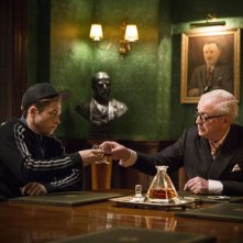 Kingsman: Secret service, Taron Egerton con Michael Caine in una scena del film