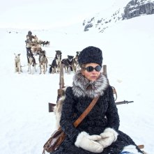 Nobody Wants the Night: Juliette Binoche attende nella neve in una scena del film