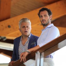 Non c'è 2 senza te: Fabio Troiano con Dino Abbrescia in una scena del film