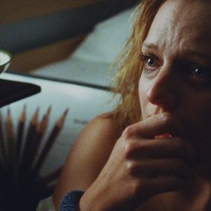 Queen of Earth: Elisabeth Moss in una scena del film