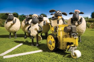 Shaun, Vita da Pecora - Il Film: pecore alle prese con la segnaletica in una scena del film