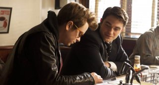 Life: Dane DeHaan insieme a Robert Pattinson e Anton Corbijn in una scena del film