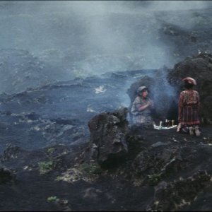 Ixcanul: María Mercedes Coroy e María Telón in una scena 