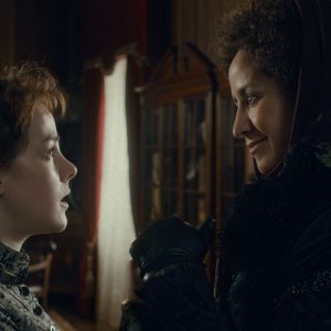 Angelica: Jena Malone con Janet McTeer in una scena del thriller