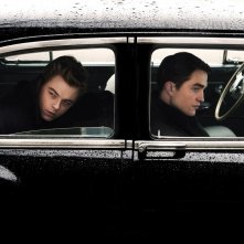 Life: Dane Dehaan e Robert Pattinson in auto nella prima foto di scena
