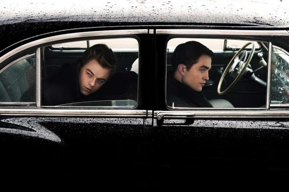 Life: Dane Dehaan e Robert Pattinson in auto nella prima foto di scena