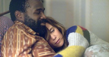 Nasty Baby: Tunde Adebimpe e Kristin Wiig in una scena del film