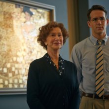 Woman in Gold: Ryan Reynolds insieme a Helen Mirren in una scena