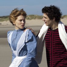 Diary of a Chambermaid: Léa Seydoux con Vincent Lacoste in una scena del film drammatico