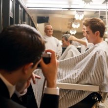 Life: Dane DeHaan fotografato da Robert Pattinson in un'immagine del film