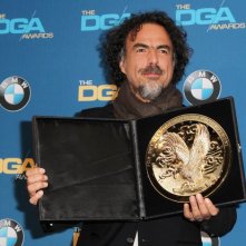 Birdman: Alejandro González Iñárritu con il premio del DGA