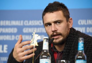 I Am Michael: James Franco impegnato a rispondere ai fotografi durante la conferenza stampa del film