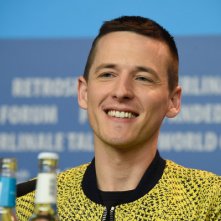 I Am Michael: il regista Justin Kelly sorride ai fotografi durante la conferenza stampa di Berlino