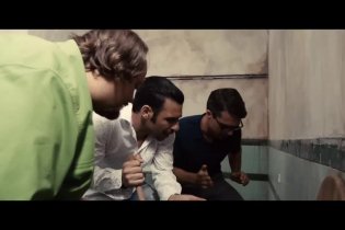 Clip 'Bagno intasato' - Noi e la Giulia