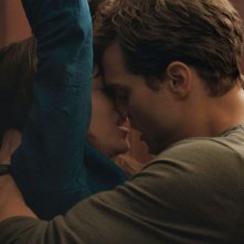 Cinquanta sfumature di grigio: incontri ravvicinati tra Jamie Dornan e Dakota Johnson in una scena del film