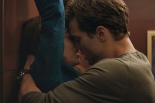 Cinquanta sfumature di grigio: incontri ravvicinati tra Jamie Dornan e Dakota Johnson in una scena del film
