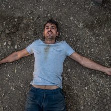 Noi e la Giulia: Luca Argentero nei panni di Diego in una scena della commedia