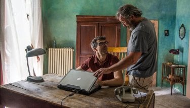 Noi e la Giulia: Claudio Amendola e Luca Argentero in una scena del film