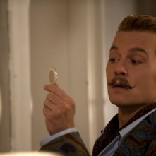 Mortdecai: Johnny Depp in un primo piano eloquente tratto dal film