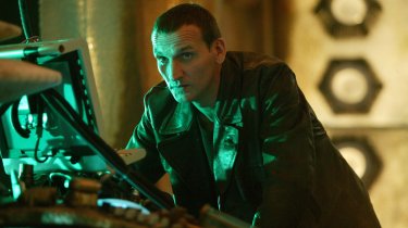 Doctor Who: Christopher Eccleston in una scena nei panni del Nono Dottore