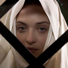 Maraviglioso Boccaccio: un primo piano di Carolina Crescentini dietro le sbarre