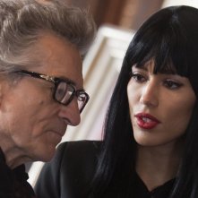 Motel: Rebecca Da Costa parla con Robert De Niro in una scena del film