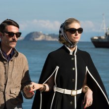 Operazione U.N.C.L.E.: Elizabeth Debicki insieme a Luca Calvani in una scena