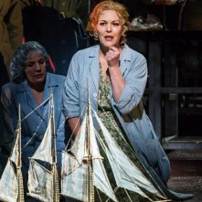 Royal Opera House - L'Olandese Volante: Adrianne Pieczonka in una scena dello spettacolo